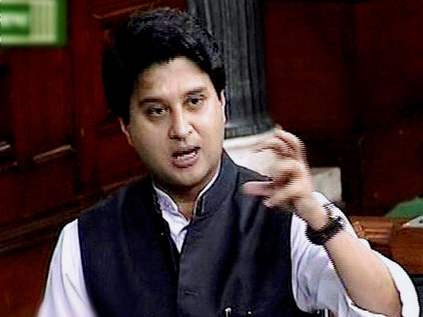 জ্যোতিরাদিত্য সিন্ধিয়ার গাড়ির তলায় চাপা পড়ে মৃত