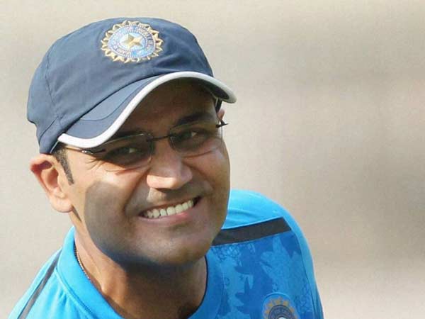 ছক্কা হাঁকিয়ে ত্রিশতরান
