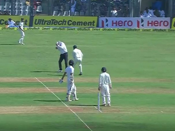 উইকেট পাননি, তবে ওয়াংখেড়ের মাঠে নয়া কাণ্ড বাঁধালেন ভুবি! উইকেট পাননি, তবে ওয়াংখেড়ের মাঠে নয়া কাণ্ড বাঁধালেন ভুবি!