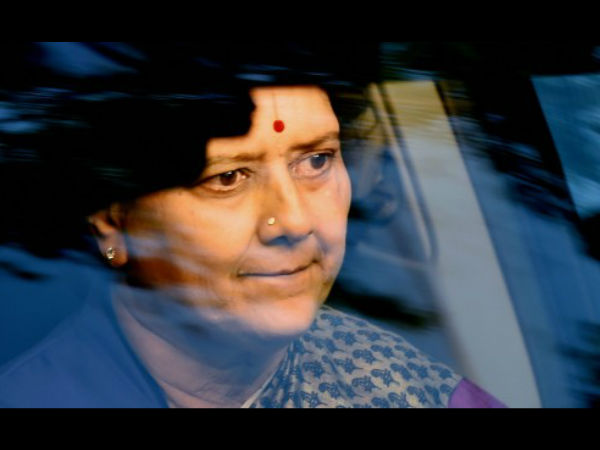 শশীকলাকে ফের সরিয়ে দেওয়া