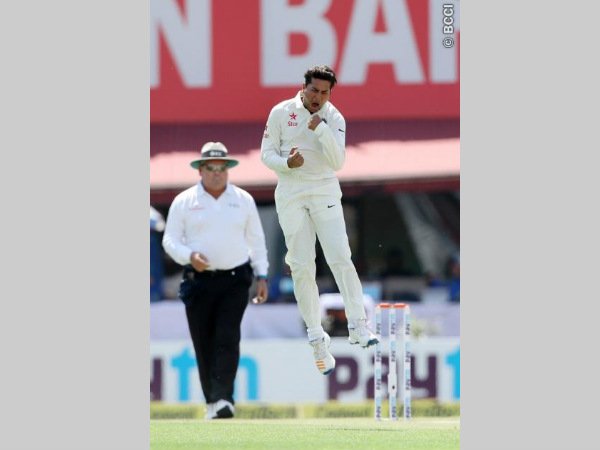 প্রথম টেস্টেই দুরন্ত কুলদীপ, স্মিথের শতরান সত্ত্বেও অস্ট্রেলিয়া থামল তিনশোয় প্রথম টেস্টেই দুরন্ত কুলদীপ, স্মিথের শতরান সত্ত্বেও অস্ট্রেলিয়া থামল তিনশোয়