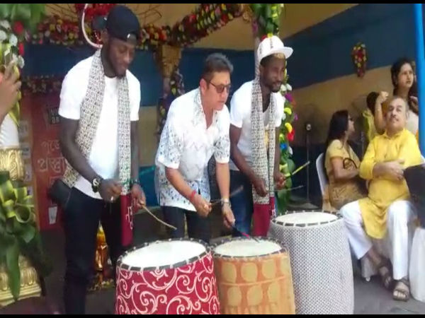 'ঢাকের তালে কোমড় দোলে', কারা বাজালেন ঢাক দেখলে চমকে যাবেন 'ঢাকের তালে কোমড় দোলে', কারা বাজালেন ঢাক দেখলে চমকে যাবেন