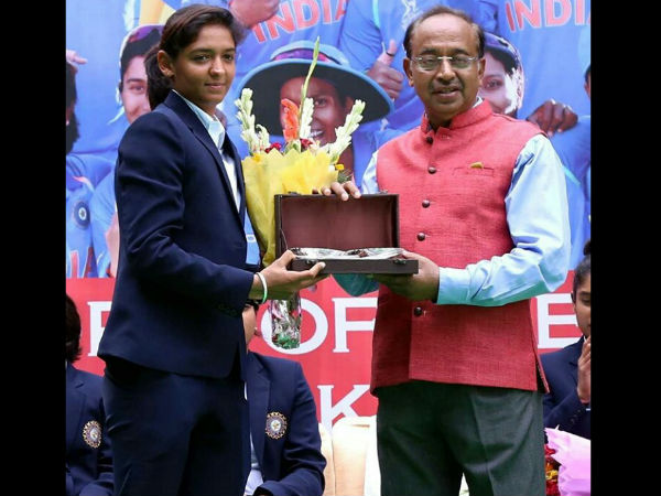 মোদীর মহিলা উন্নয়নে প্রকল্পে কী এবার 'বেটি খিলাও' মোদীর মহিলা উন্নয়নে প্রকল্পে কী এবার 'বেটি খিলাও'
