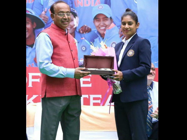 মোদীর মহিলা উন্নয়নে প্রকল্পে কী এবার 'বেটি খিলাও' মোদীর মহিলা উন্নয়নে প্রকল্পে কী এবার 'বেটি খিলাও'