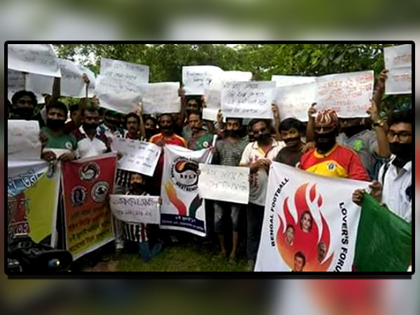 ভারতীয় ফুটবলের স্বার্থে এক সঙ্গে রাস্তায় মোহন-ইস্ট ফ্যানরা , কী হতে চলেছে শনিবার জেনে নিন ভারতীয় ফুটবলের স্বার্থে এক সঙ্গে রাস্তায় মোহন-ইস্ট ফ্যানরা , কী হতে চলেছে শনিবার জেনে নিন