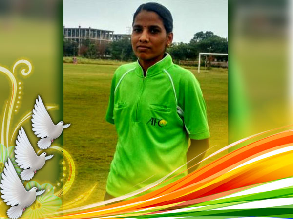 দারিদ্র্যের সঙ্গে লড়াই করেও মহিলা ফুটবলে দেশের গর্ব রূপা, জেনে নিন তাঁর প্রাপ্তির কাহিনি দারিদ্র্যের সঙ্গে লড়াই করেও মহিলা ফুটবলে দেশের গর্ব রূপা, জেনে নিন তাঁর প্রাপ্তির কাহিনি