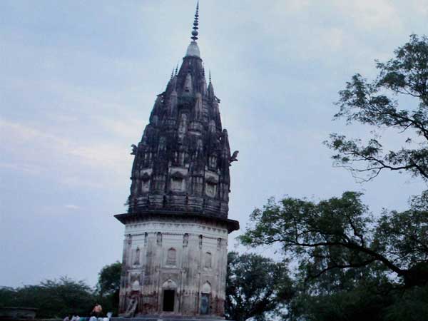 স্বপ্নের গুপ্তধন উদ্ধারে ৪৫ দিন ধরে মাটি খোড়ার কাজ চলবে উন্নাওয়ে স্বপ্নের গুপ্তধন উদ্ধারে ৪৫ দিন ধরে মাটি খোড়ার কাজ চলবে উন্নাওয়ে