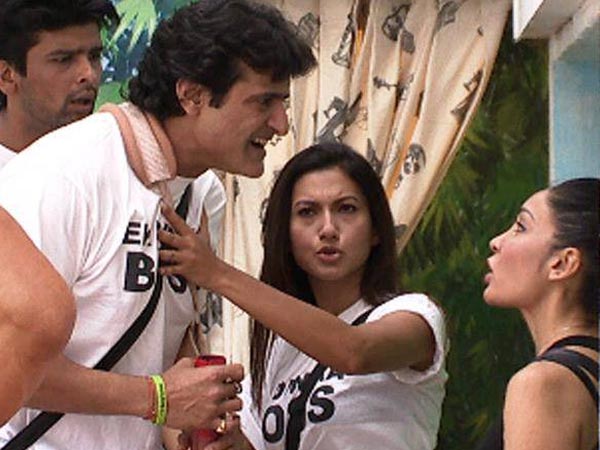 বিগ বসের বাড়ি থেকে গ্রেফতার আরমান কোহলি বিগ বসের বাড়ি থেকে গ্রেফতার আরমান কোহলি