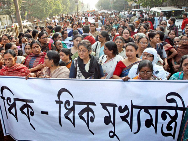 মধ্যমগ্রাম গণধর্ষণ কাণ্ডে সিবিআই তদন্তের দাবি জানাল নির্যাতিতার পরিবার মধ্যমগ্রাম গণধর্ষণ কাণ্ডে সিবিআই তদন্তের দাবি জানাল নির্যাতিতার পরিবার