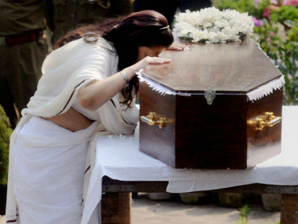 কিছুক্ষণ আরও না হয় রহিলে কাছে...
