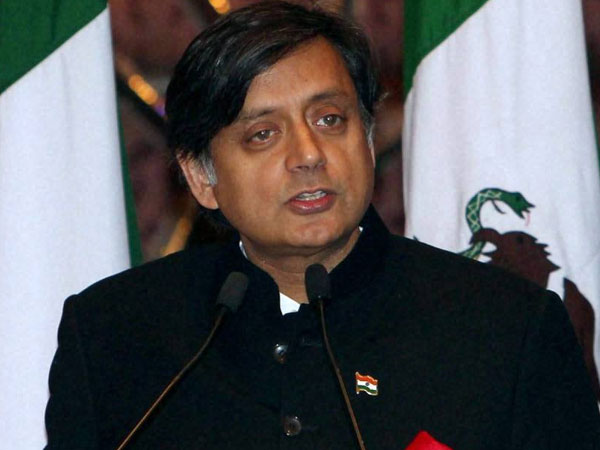 তৃণমূল সাংসদের প্রস্তাবকে সমর্থন শশীর