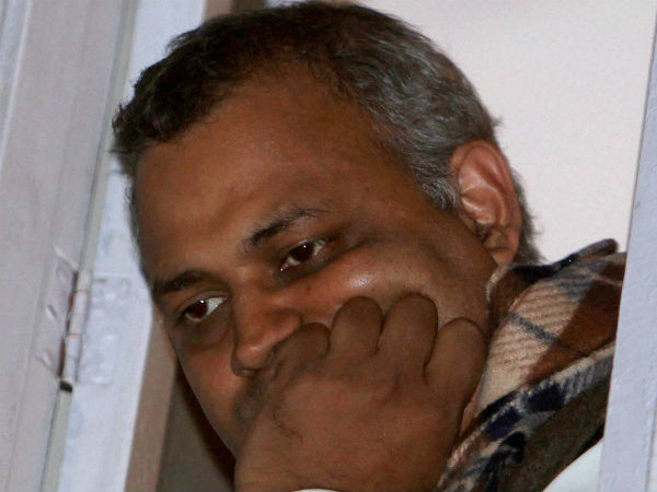 সোমনাথ ভারতীর অপসারণের প্রশ্নই নেই, তিনি জাতিবাদী তাঁর প্রমাণ নেই : আপ সোমনাথ ভারতীর অপসারণের প্রশ্নই নেই, তিনি জাতিবাদী তাঁর প্রমাণ নেই : আপ