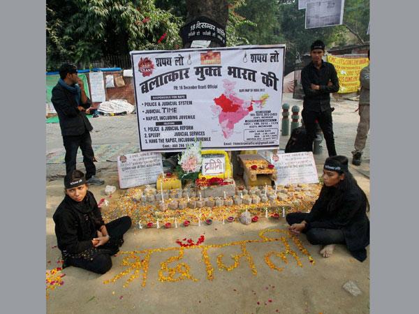 ধর্ষণ প্রসঙ্গে মহিলাদের কাঠগড়ায় দাঁড় করিয়ে বিতর্কে এনসিপি নেত্রী ধর্ষণ প্রসঙ্গে মহিলাদের কাঠগড়ায় দাঁড় করিয়ে বিতর্কে এনসিপি নেত্রী