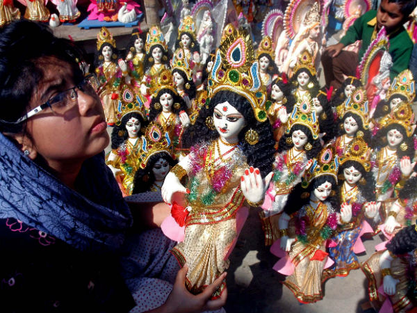 আজ সরস্বতী পুজো, বিদ্যাদেবীর আরাধনায় মেতেছে রাজ্য আজ সরস্বতী পুজো, বিদ্যাদেবীর আরাধনায় মেতেছে রাজ্য