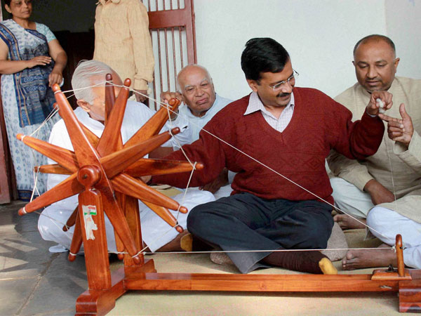 চড়কায় সুতো কাটব...