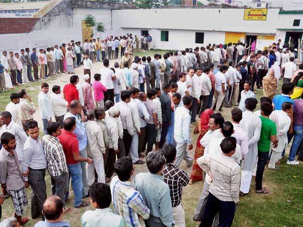 সকাল ১১ টা পর্যন্ত বাংলার চার কেন্দ্র ভোট পড়ল গড়ে প্রায় ৪২ শতাংশ সকাল ১১ টা পর্যন্ত বাংলার চার কেন্দ্র ভোট পড়ল গড়ে প্রায় ৪২ শতাংশ