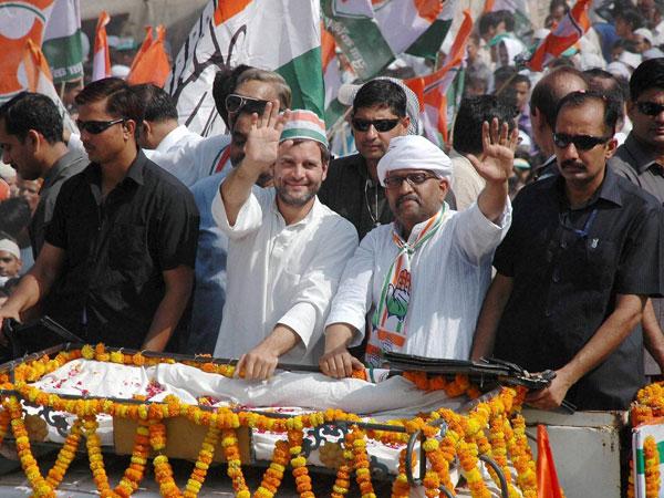 বারাণসীতে রাহুল গান্ধীর রোড শোয়ে জনতার ঢল বারাণসীতে রাহুল গান্ধীর রোড শোয়ে জনতার ঢল