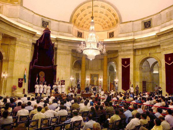 মোদীর শপথগ্রহণ রাষ্ট্রপতি ভবনে হওয়া অনুষ্ঠানগুলির মধ্যে সবচেয়ে বড় মোদীর শপথগ্রহণ রাষ্ট্রপতি ভবনে হওয়া অনুষ্ঠানগুলির মধ্যে সবচেয়ে বড়