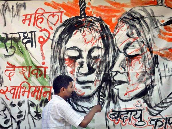 ধর্ষণ: চুড়ি খুলে, ঝাঁটা হাতে অখিলেশ যাদবের বিরুদ্ধে বিক্ষোভ মহিলা বাহিনীর, উত্তপ্ত লখনউ ধর্ষণ: চুড়ি খুলে, ঝাঁটা হাতে অখিলেশ যাদবের বিরুদ্ধে বিক্ষোভ মহিলা বাহিনীর, উত্তপ্ত লখনউ