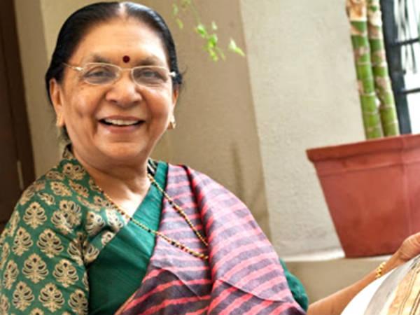 রাজ্য প্রসঙ্গে প্রধানমন্ত্রী নরেন্দ্র মোদীর সঙ্গে দেখা করলেন গুজরাতের মুখ্যমন্ত্রী আনন্দীবেন রাজ্য প্রসঙ্গে প্রধানমন্ত্রী নরেন্দ্র মোদীর সঙ্গে দেখা করলেন গুজরাতের মুখ্যমন্ত্রী আনন্দীবেন