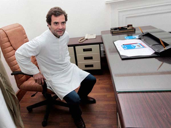 কংগ্রেস এবং '৪৪' : অনুপস্থিত রাহুল গান্ধীর জন্মদিন পালনে বাধনছাড়া দলীয় কর্মীরা কংগ্রেস এবং '৪৪' : অনুপস্থিত রাহুল গান্ধীর জন্মদিন পালনে বাধনছাড়া দলীয় কর্মীরা