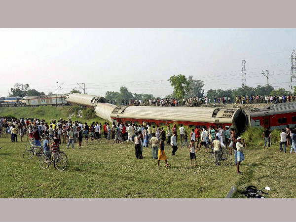 তখনও জটলা
