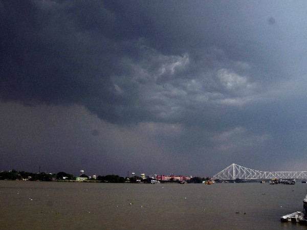 আবার এসেছে আষাঢ় আকাশ ছেয়ে