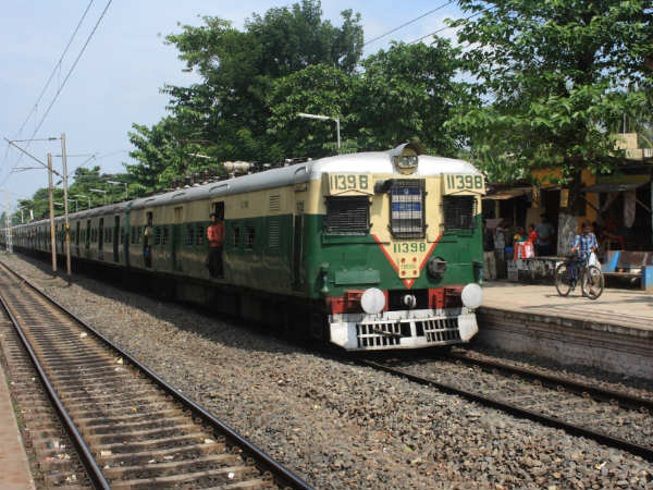 হলদিয়া-পাঁশকুড়া লাইনে ট্রেন চলাচল ব্যহত