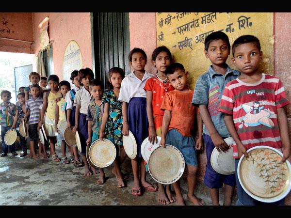 বিহার: মিড ডে মিলে মরা টিকটিকি, খাবার খেয়ে অসুস্থ ২৫ জন ছাত্রছাত্রী বিহার: মিড ডে মিলে মরা টিকটিকি, খাবার খেয়ে অসুস্থ ২৫ জন ছাত্রছাত্রী