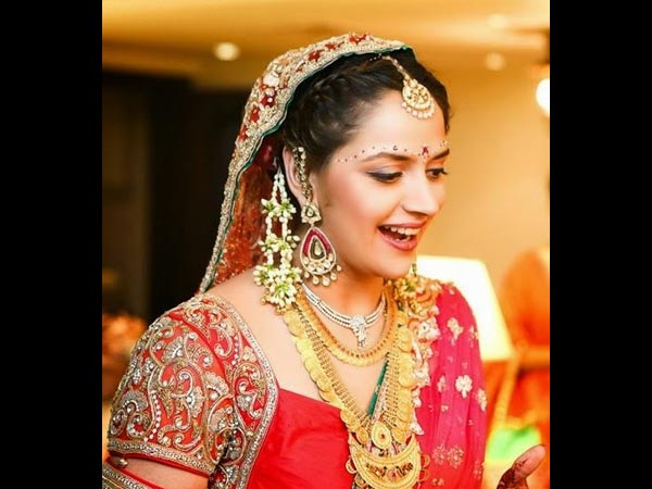 অহনা দেওয়ল