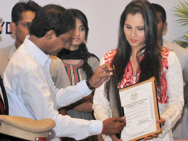 সানিয়ার সমর্থনে মুখ খুললেন সলমন, কিরণ বেদী, বৃন্দা কারাত সানিয়ার সমর্থনে মুখ খুললেন সলমন, কিরণ বেদী, বৃন্দা কারাত