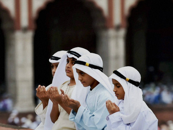 খুদেরাও শামিল