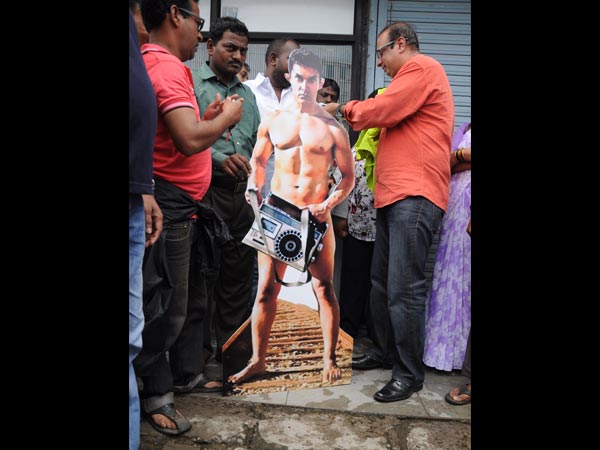 নগ্ন আমির কুরুচিকর