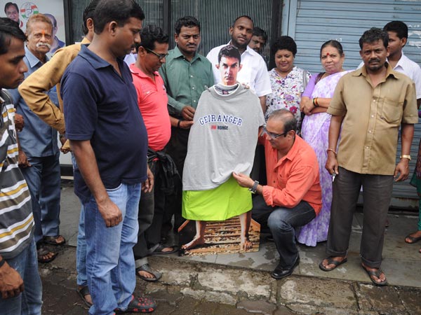 সেজেগুজে তৈরি আমির