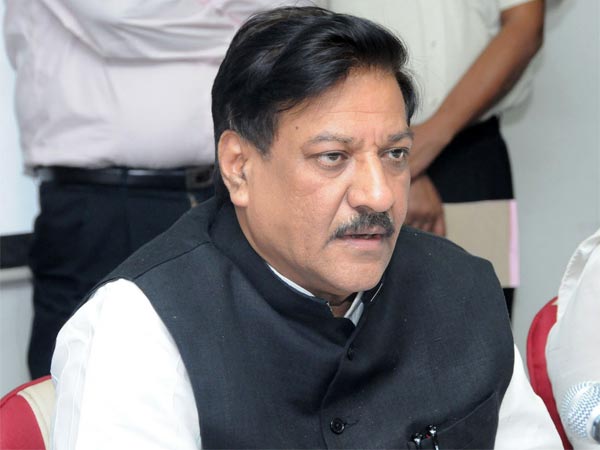 হরিয়ানার পরে মহারাষ্ট্রের মুখ্যমন্ত্রীও মোদীর সঙ্গে মঞ্চ ভাগ করতে নারাজ হরিয়ানার পরে মহারাষ্ট্রের মুখ্যমন্ত্রীও মোদীর সঙ্গে মঞ্চ ভাগ করতে নারাজ