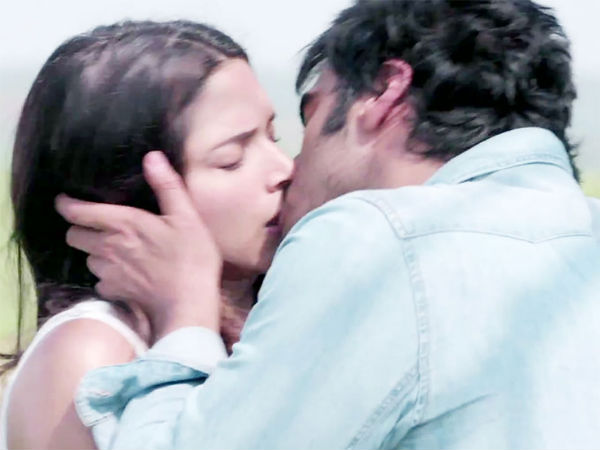 দীপিকা পাড়ুকোনের 'কুমারীত্ব' সেন্সর বোর্ডের চোখে কুরুচিপূর্ণ! দীপিকা পাড়ুকোনের 'কুমারীত্ব' সেন্সর বোর্ডের চোখে কুরুচিপূর্ণ!