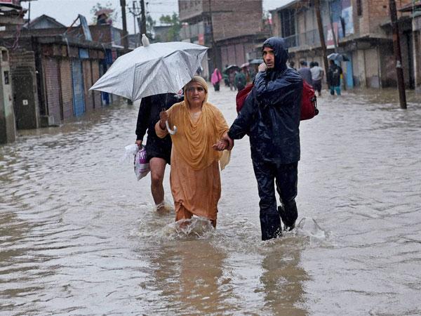 জলমগ্ন রাস্তা