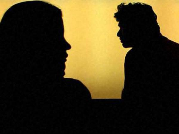 স্ত্রীয়ের লাথি খেয়ে ছাদ থেকে ছিটকে আশঙ্কাজনক অবস্থায় স্বামী স্ত্রীয়ের লাথি খেয়ে ছাদ থেকে ছিটকে আশঙ্কাজনক অবস্থায় স্বামী