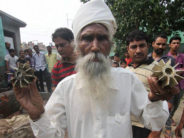 পাকিস্তানের ফের আক্রমণ, এবার নিশানায় ৬৩ বিএসএফ শিবির, আহত ২০ পাকিস্তানের ফের আক্রমণ, এবার নিশানায় ৬৩ বিএসএফ শিবির, আহত ২০