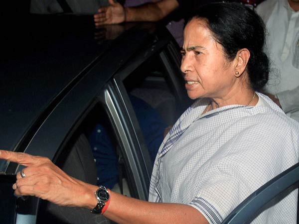 বর্ধমান কাণ্ড: 'অযথা রাজ্যের বিষয়ে নাক গলাচ্ছে কেন্দ্র', তদন্তভার এনআইএ-র হাতে যেতেই অভিযোগ মমতার বর্ধমান কাণ্ড: 'অযথা রাজ্যের বিষয়ে নাক গলাচ্ছে কেন্দ্র', তদন্তভার এনআইএ-র হাতে যেতেই অভিযোগ মমতার