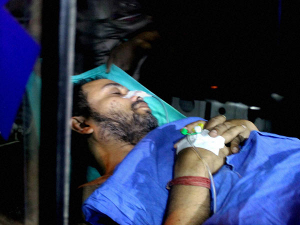 স্ট্রেচারে শুয়েও দোষীদের গ্রেফতারের দাবি কুণালের, সুইসাইড নোটে মুখ্যমন্ত্রীর নাম স্ট্রেচারে শুয়েও দোষীদের গ্রেফতারের দাবি কুণালের, সুইসাইড নোটে মুখ্যমন্ত্রীর নাম