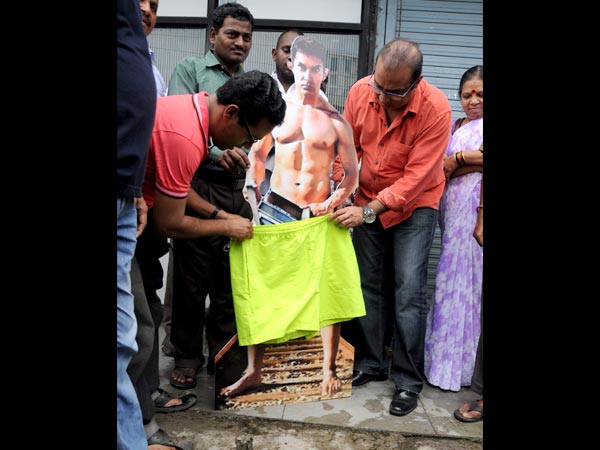ফিরে দেখা ২০১৪ : বিতর্কে জড়িয়ে খবরের শিরোনামে এসেছিলেন যে তারকারা ফিরে দেখা ২০১৪ : বিতর্কে জড়িয়ে খবরের শিরোনামে এসেছিলেন যে তারকারা