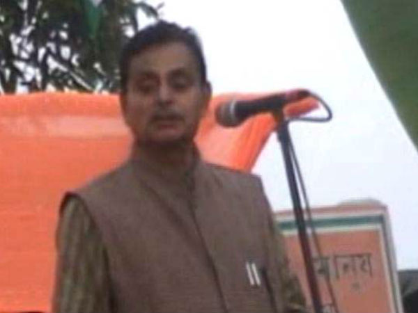 'সিপিএম মহিলারা নিজেদের ব্লাউজ ছিঁড়ে শ্লীলতাহানির অভিযোগ তোলে', তৃণমূল নেতার মন্তব্যে বিতর্কের ঝড় 'সিপিএম মহিলারা নিজেদের ব্লাউজ ছিঁড়ে শ্লীলতাহানির অভিযোগ তোলে', তৃণমূল নেতার মন্তব্যে বিতর্কের ঝড়