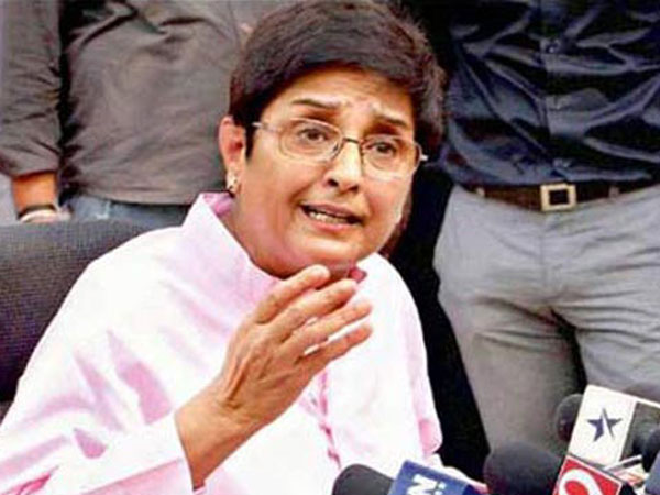 সোশ্যাল মিডিয়ায় ট্রোলড কিরণ বেদী সোশ্যাল মিডিয়ায় ট্রোলড কিরণ বেদী