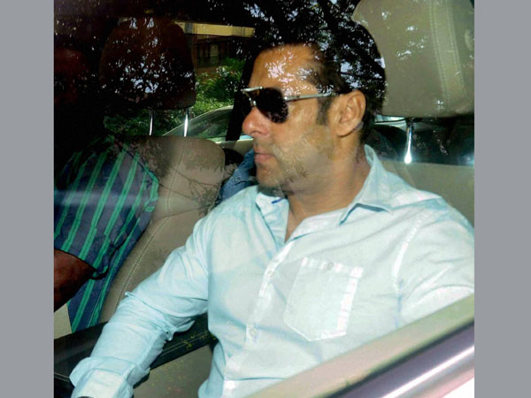 ভিডিও : সলমনকে বাইকে ধাওয়া যুবকের, মেজাজ হারালেন 'দাবাঙ্গ' অভিনেতা ভিডিও : সলমনকে বাইকে ধাওয়া যুবকের, মেজাজ হারালেন 'দাবাঙ্গ' অভিনেতা