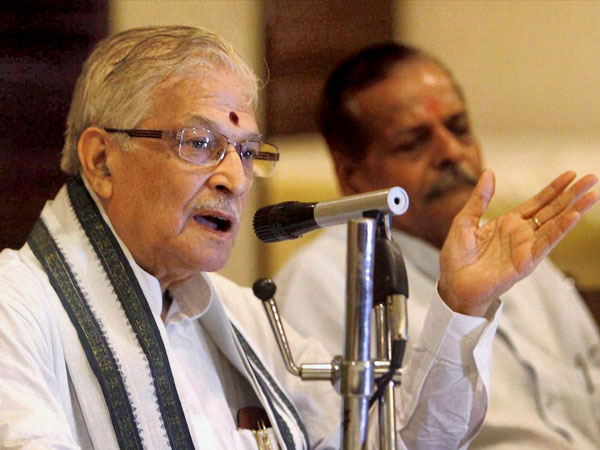 আম জনতার জীবনে যোগব্যায়াম আসলে ধর্ষণ কমবে, দাবি মুরলী মনোহর যোশীর আম জনতার জীবনে যোগব্যায়াম আসলে ধর্ষণ কমবে, দাবি মুরলী মনোহর যোশীর