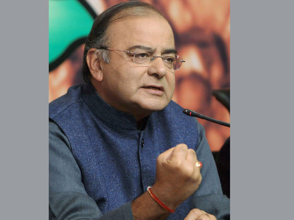 এতদিন কেন্দ্রীয় কর বাবদ রাজ্যগুলির হাতে যা অনুদান আসত, তার ৩২ শতাংশ রাজ্যগুলির মধ্যে বিলি করত কেন্দ্র। এর আগে অর্থ কমিশনের সুপারিশ মেনে রাজ্যগুলির জন্য বরাদ্দ বাড়ানো হলেও এবারের বৃদ্ধি নজিরবিহীন বলেই ব্যাখ্যা অর্থনীতির কারবারিদের। এতদিন কেন্দ্রীয় কর বাবদ রাজ্যগুলির হাতে যা অনুদান আসত, তার ৩২ শতাংশ রাজ্যগুলির মধ্যে বিলি করত কেন্দ্র। এর আগে অর্থ কমিশনের সুপারিশ মেনে রাজ্যগুলির জন্য বরাদ্দ বাড়ানো হলেও এবারের বৃদ্ধি নজিরবিহীন বলেই ব্যাখ্যা অর্থনীতির কারবারিদের।