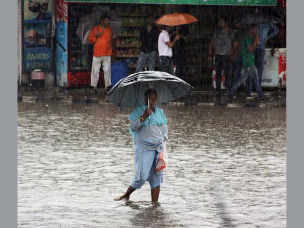 বিপদসীমার উপর দিয়ে বইছে ঝিলাম নদী, কাশ্মীরে বন্যা ঘোষণা কেন্দ্রের বিপদসীমার উপর দিয়ে বইছে ঝিলাম নদী, কাশ্মীরে বন্যা ঘোষণা কেন্দ্রের