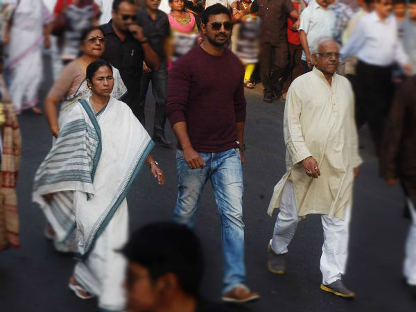 ভোট রাজনীতি ? পুরভোটের আগে জমি বিল নিয়ে কেন্দ্রের সঙ্গে সংঘাতে মমতা ভোট রাজনীতি ? পুরভোটের আগে জমি বিল নিয়ে কেন্দ্রের সঙ্গে সংঘাতে মমতা