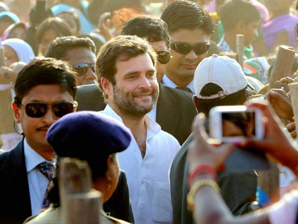 ৫৬ দিনের ছুটি কাটিয়ে বাড়ি ফিরলেন রাহুল গান্ধী, অভ্যর্থনায় সোনিয়া-প্রিয়াঙ্কা ৫৬ দিনের ছুটি কাটিয়ে বাড়ি ফিরলেন রাহুল গান্ধী, অভ্যর্থনায় সোনিয়া-প্রিয়াঙ্কা